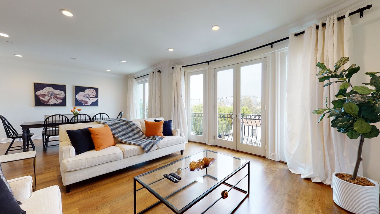 Photo of Livingroom in Pico - Robertson