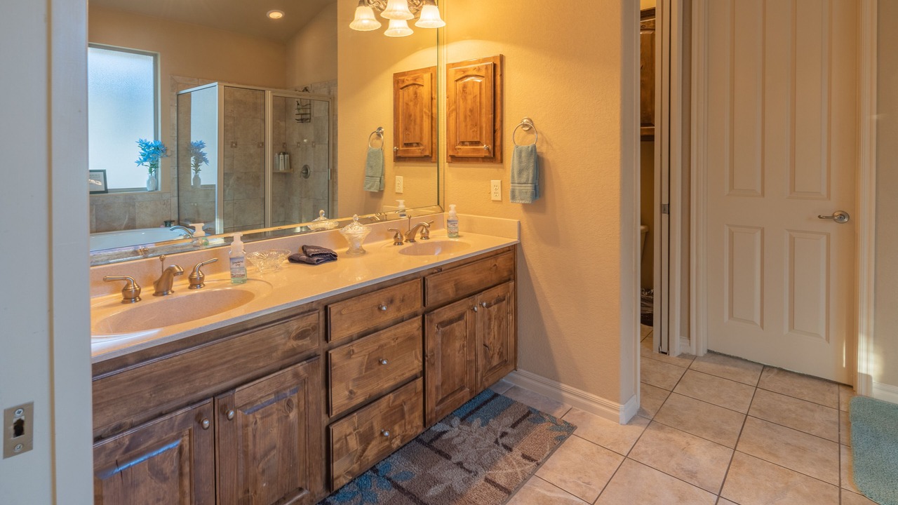 Photo of Bathroom in Canyon Lake
