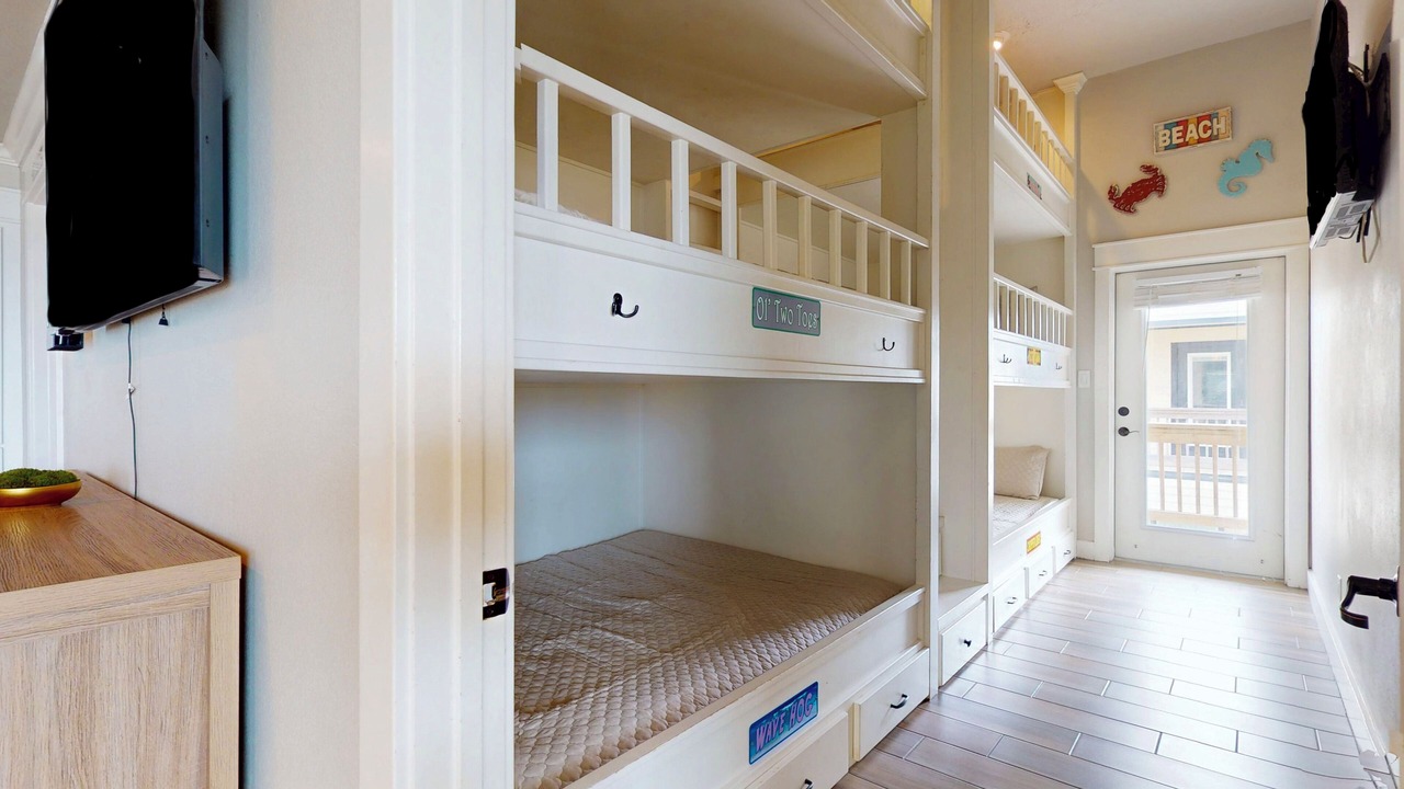 Photo of Bedroom in Crystal Beach