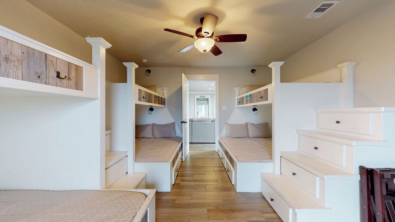 Photo of Bedroom in Crystal Beach