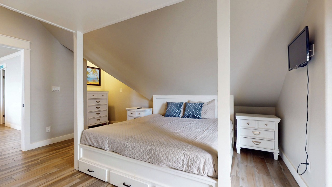 Photo of Bedroom in Crystal Beach
