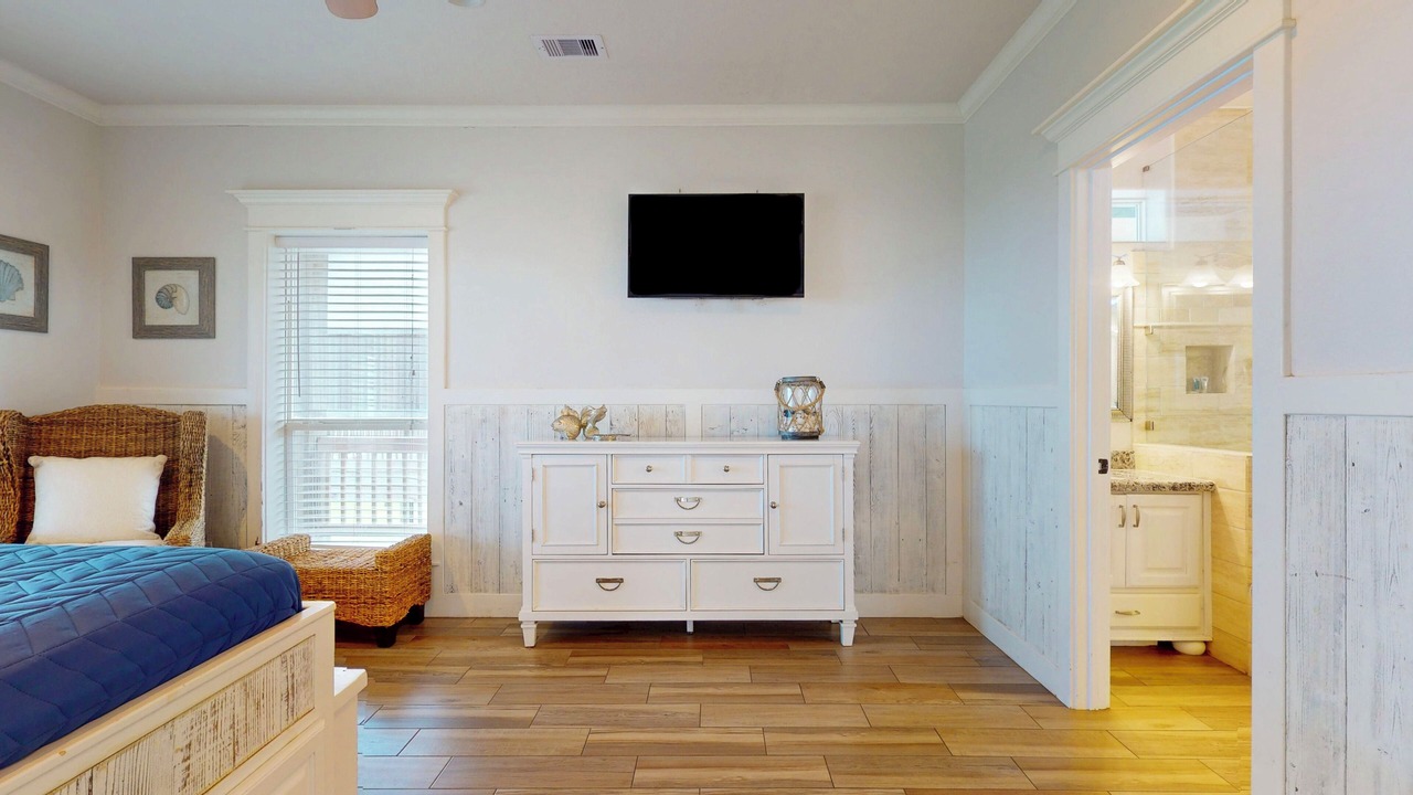 Photo of Bedroom in Crystal Beach