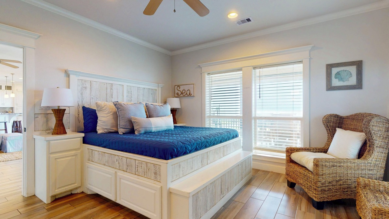 Photo of Bedroom in Crystal Beach