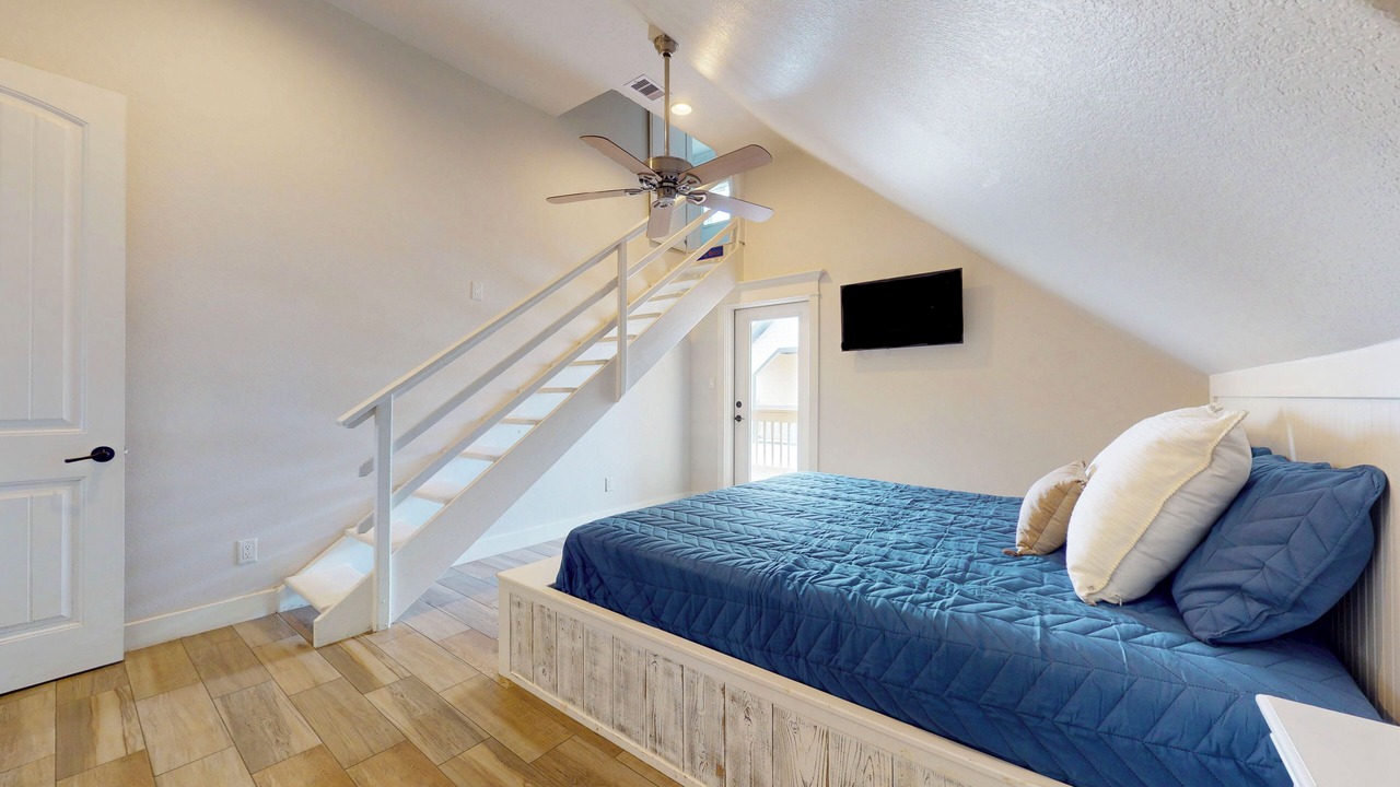 Photo of Bedroom in Crystal Beach