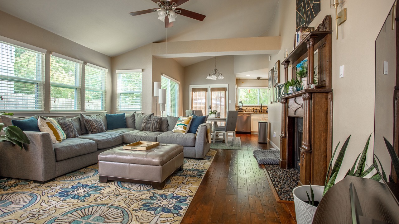 Photo of Livingroom in Wells Branch