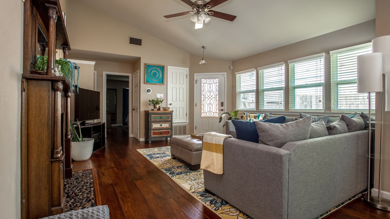 Photo of Livingroom in Wells Branch