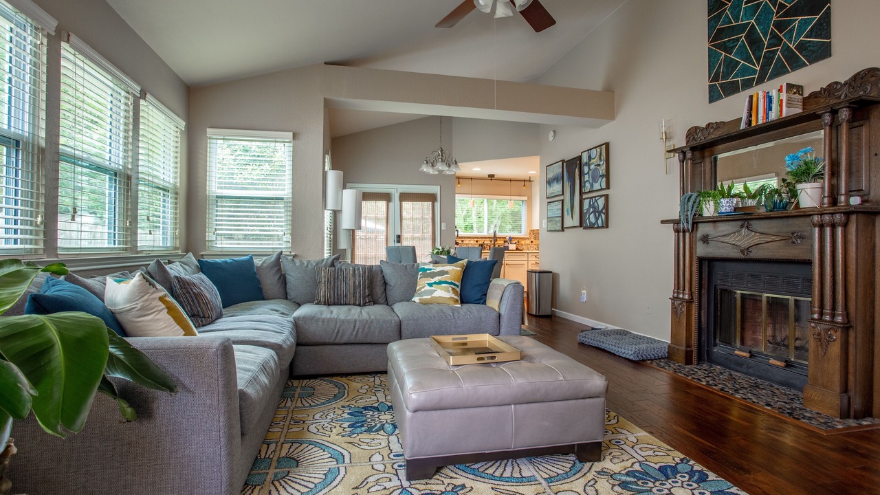 Photo of Livingroom in Wells Branch