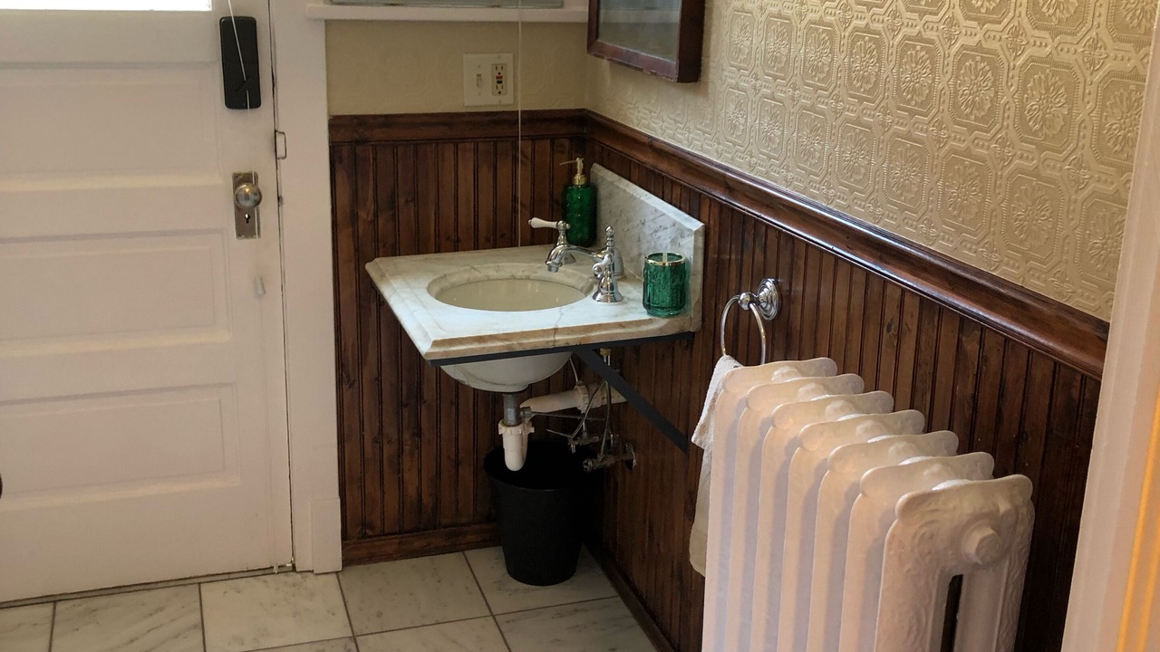 Photo of Bathroom in Alamo Placita