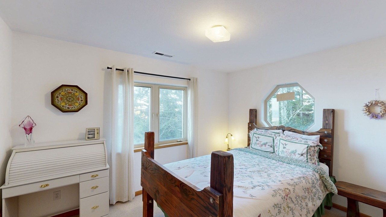 Photo of Bedroom in Rockaway Beach