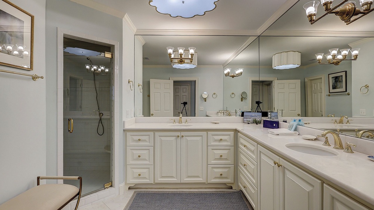 Photo of Bathroom in Beach Lagoon