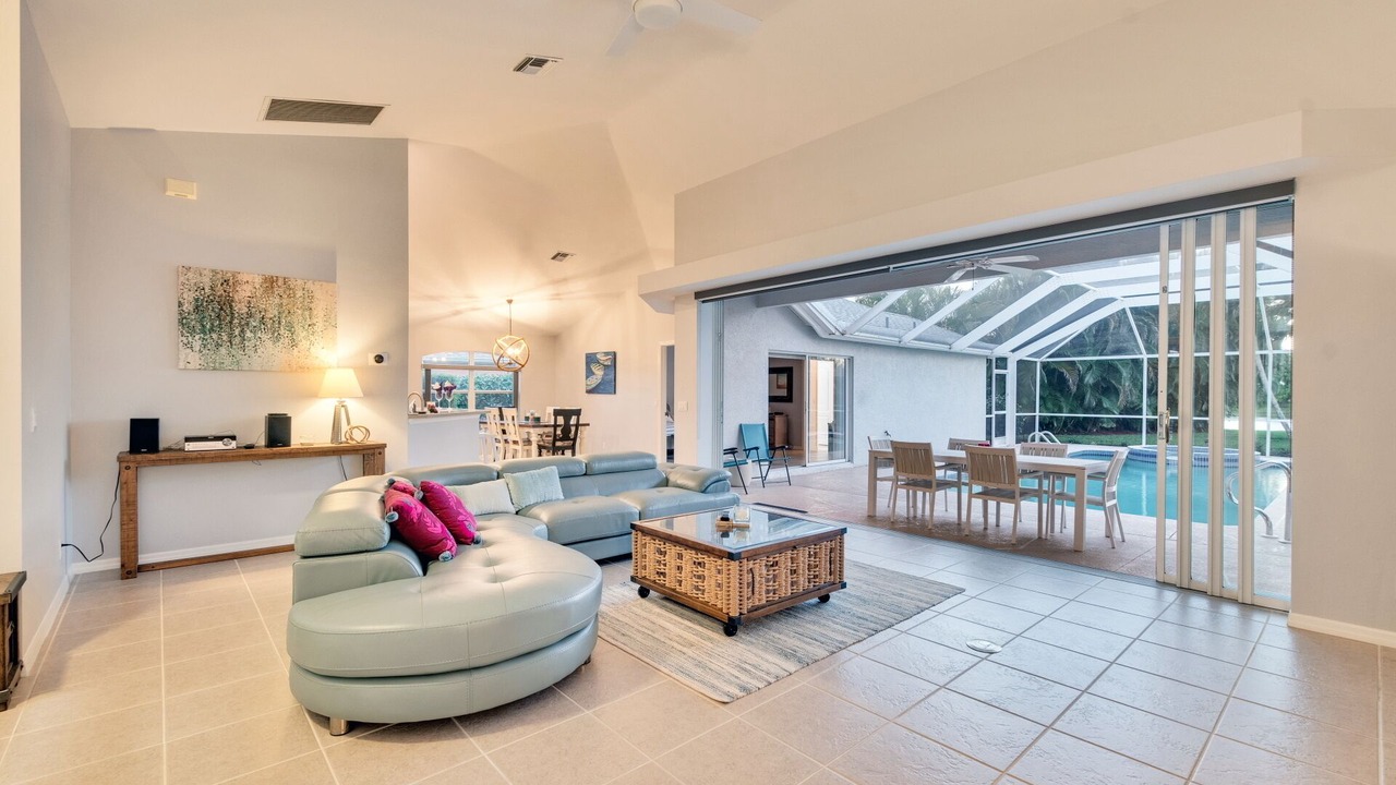 Photo of Livingroom in Central Naples