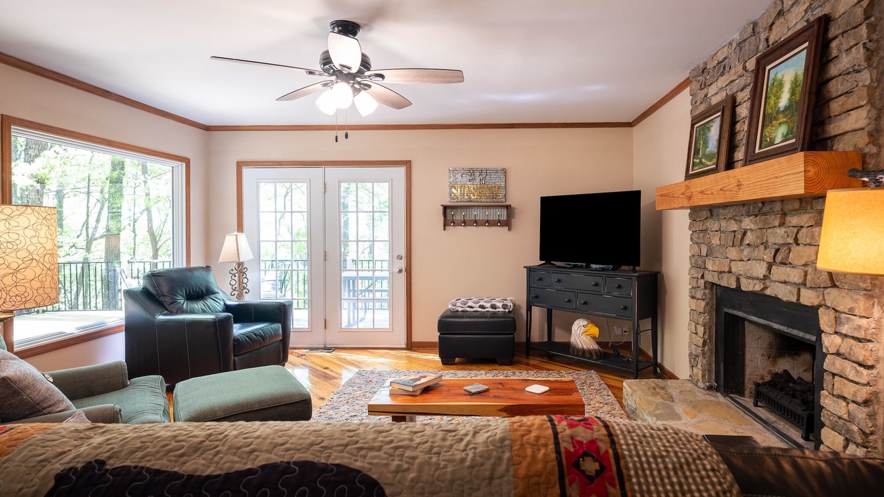 Photo of Livingroom in Cliff Ridge Colony