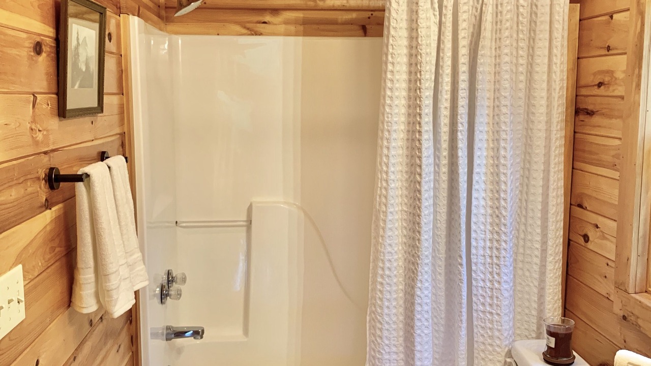 Photo of Bathroom in Hidden Lake