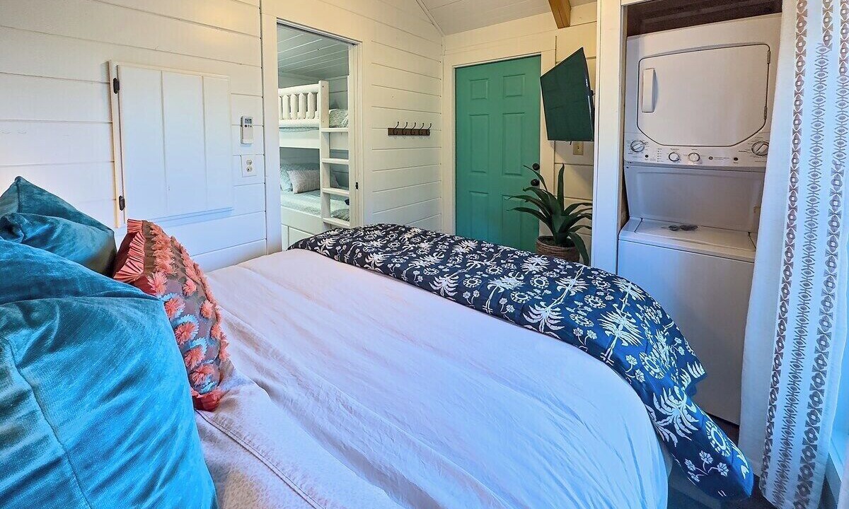 Photo of Bedroom in Lookout Valley Neighborhood Association