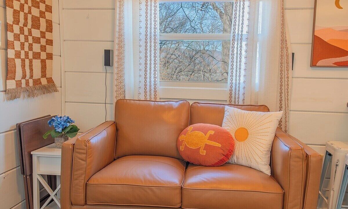Photo of Livingroom in Lookout Valley Neighborhood Association