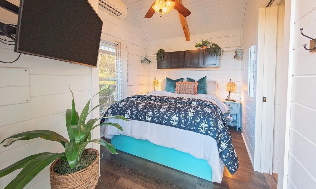 Photo of Bedroom in Lookout Valley Neighborhood Association