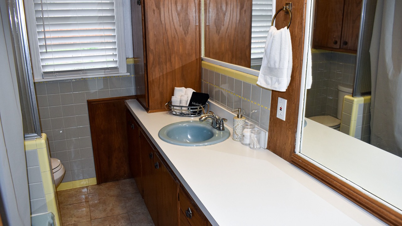 Photo of Bathroom in Canyon