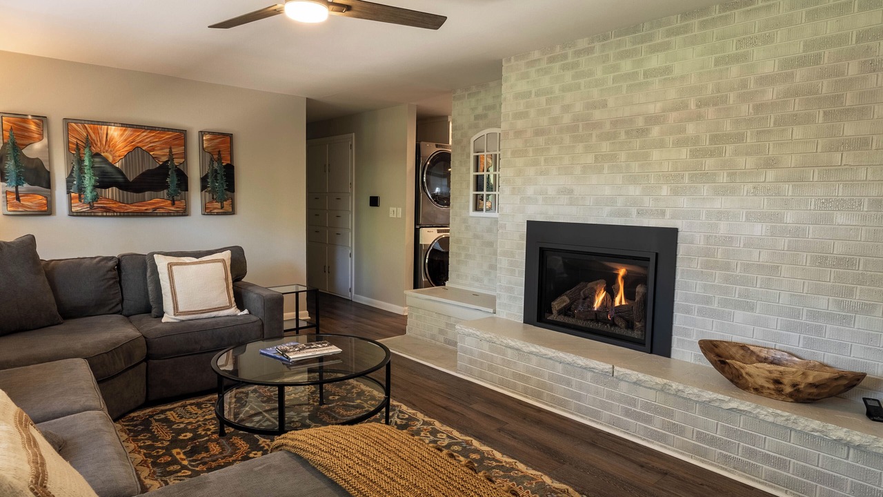 Photo of Livingroom in Baseline Sub