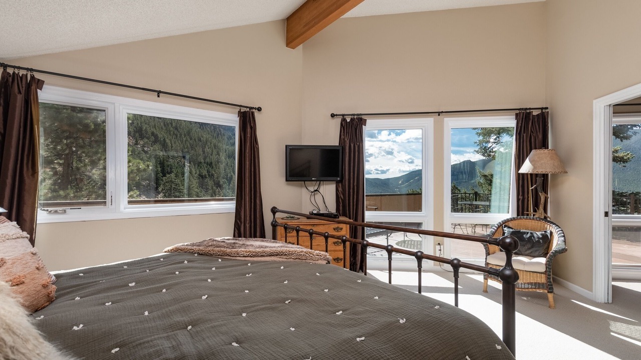 Photo of Bedroom in Windcliff Estates