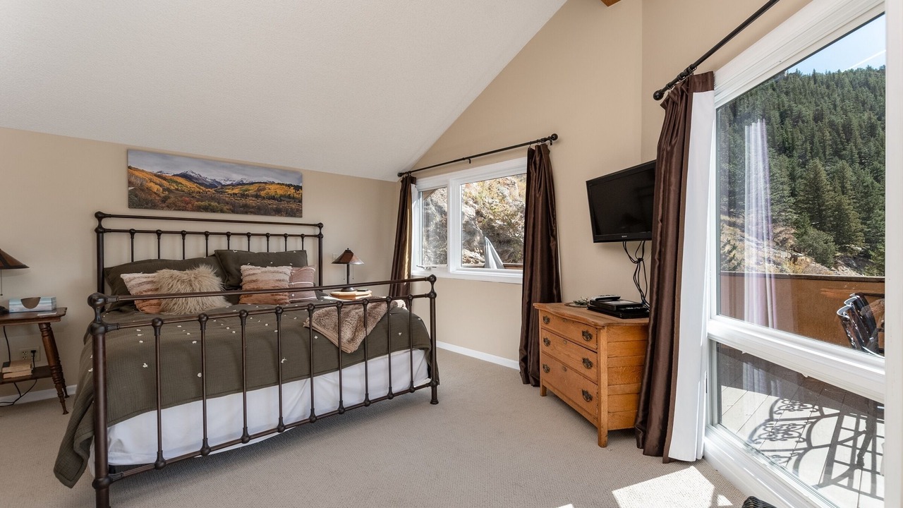Photo of Bedroom in Windcliff Estates
