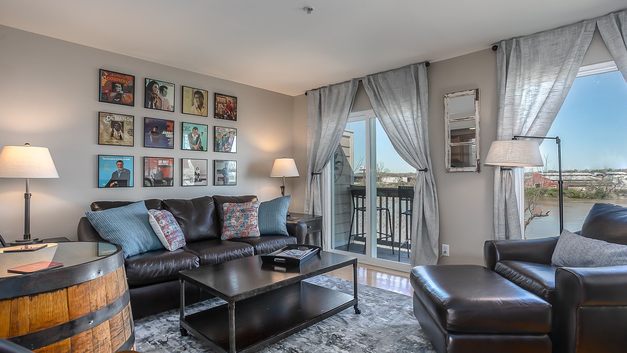 Photo of Livingroom in North Capitol