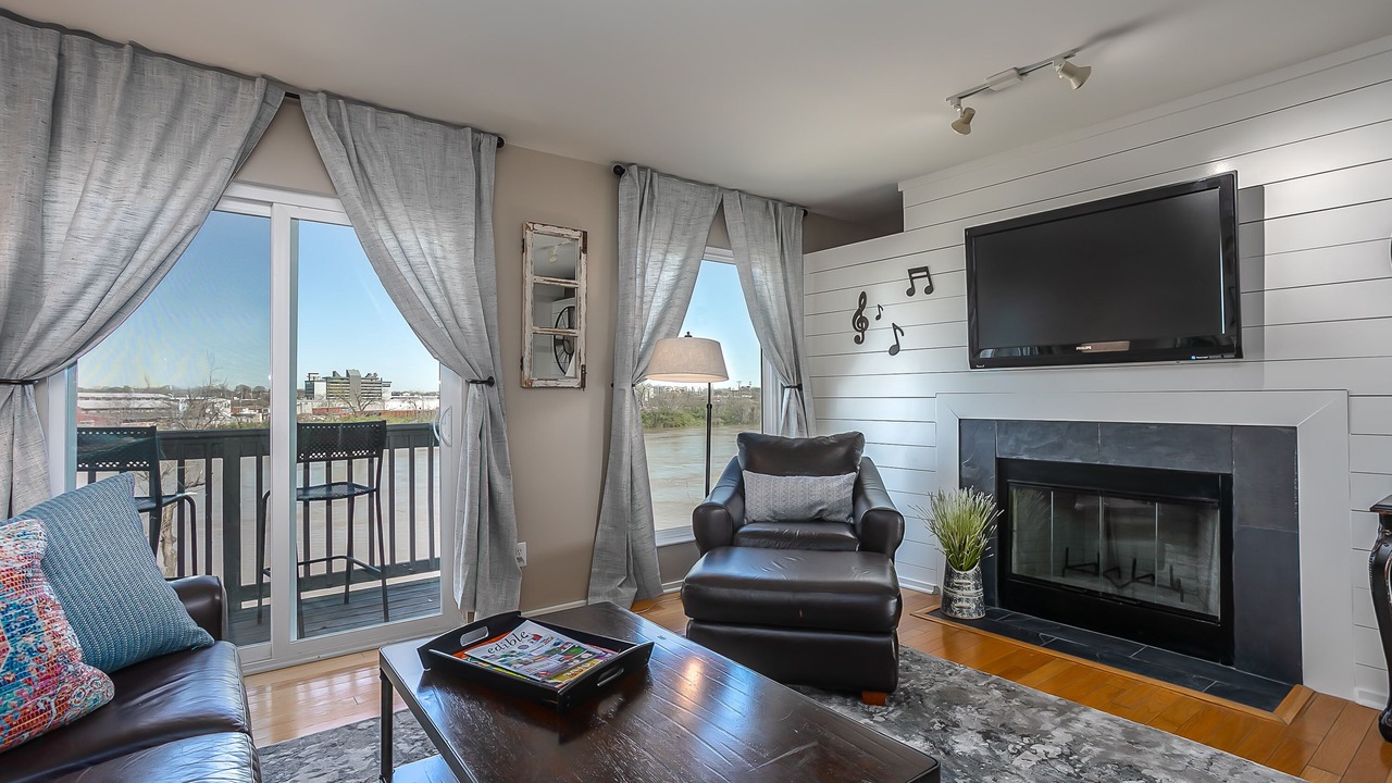 Photo of Livingroom in North Capitol