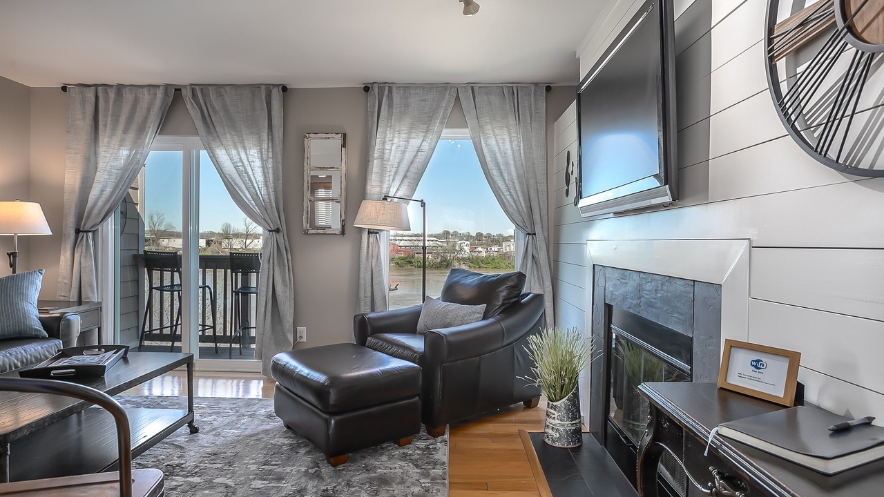 Photo of Livingroom in North Capitol