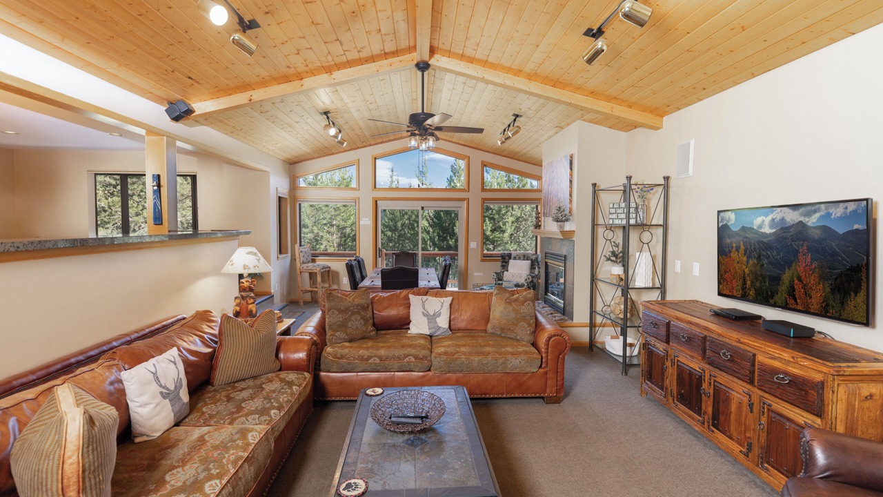 Photo of Bedroom in Summit Cove