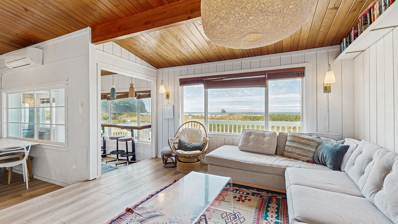 Photo of Livingroom in Cape Meares