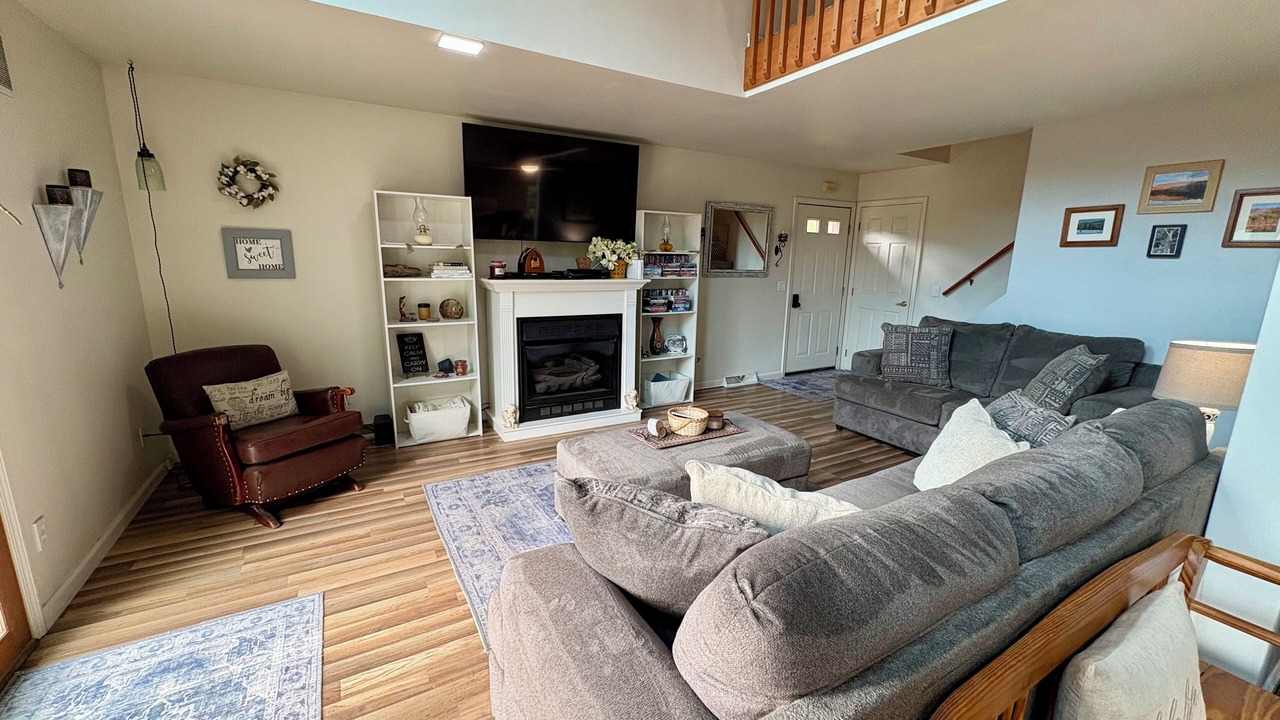 Photo of Livingroom in James Creek