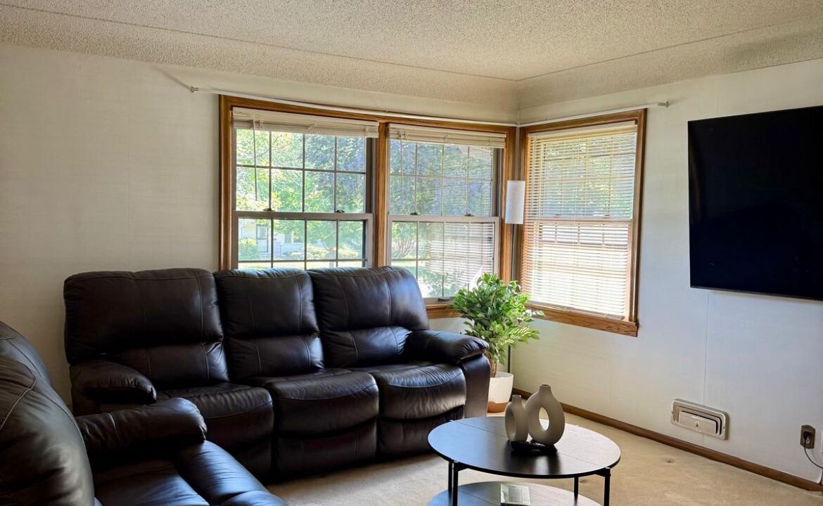 Photo of Livingroom in East Bloomington
