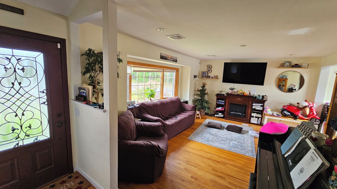 Photo of Livingroom in Old Bethpage