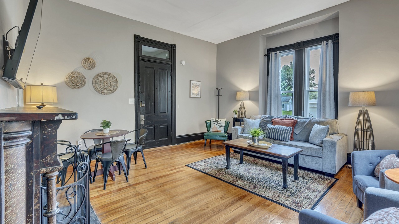 Photo of Livingroom in Clarksville
