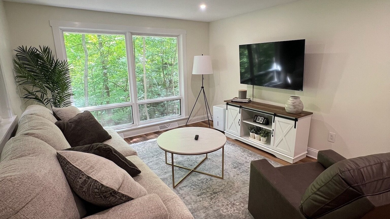 Photo of Livingroom in Willoughby Hills