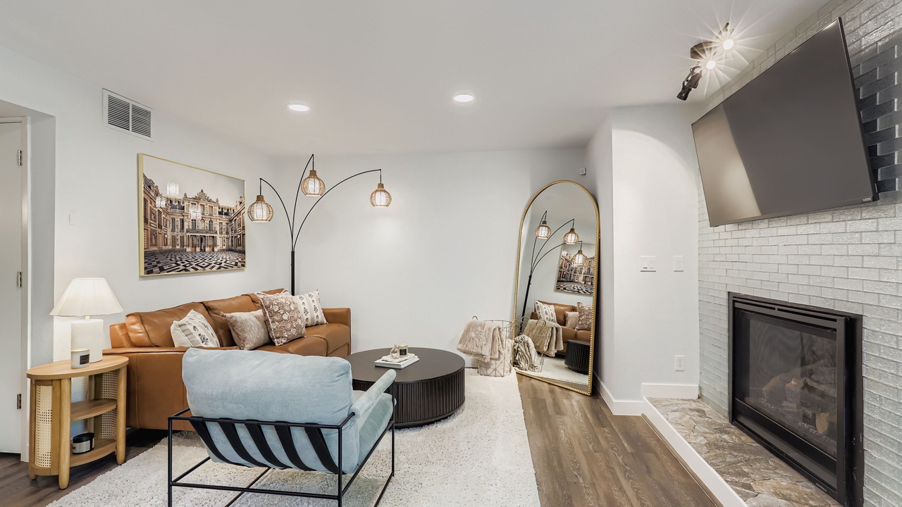 Photo of Livingroom in Baseline Sub