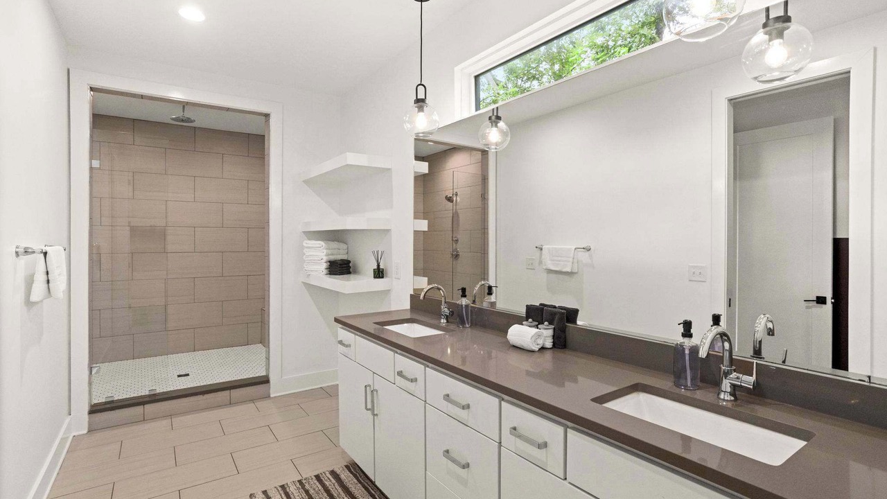 Photo of Bathroom in Eighth Avenue