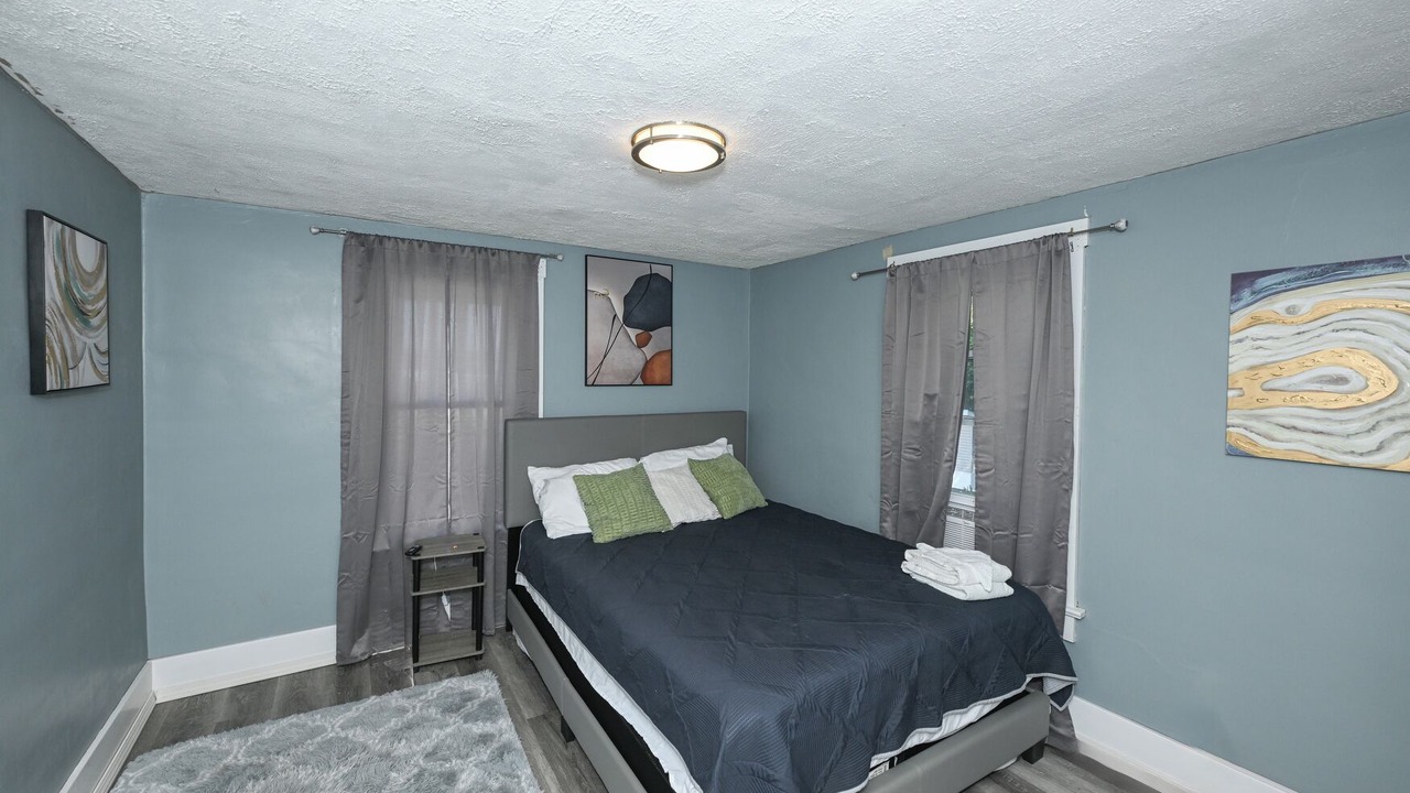 Photo of Bedroom in Firestone Park