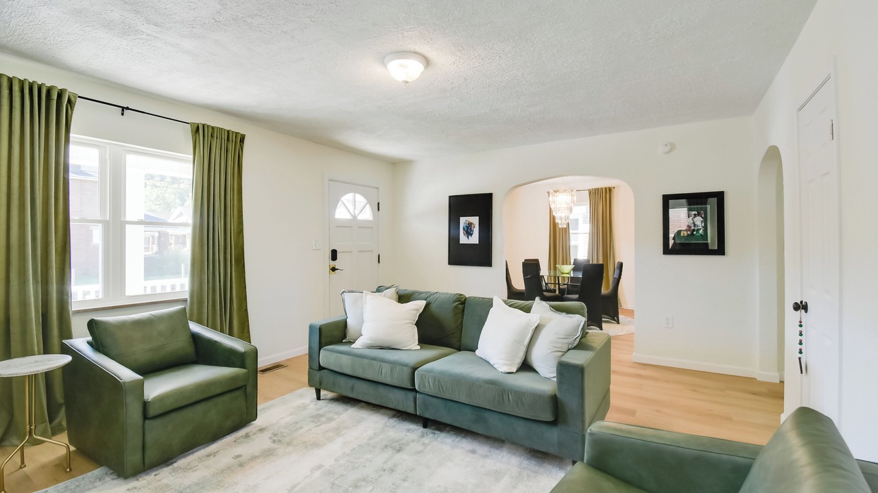 Photo of Livingroom in Huntington
