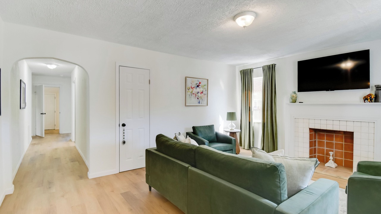 Photo of Livingroom in Huntington