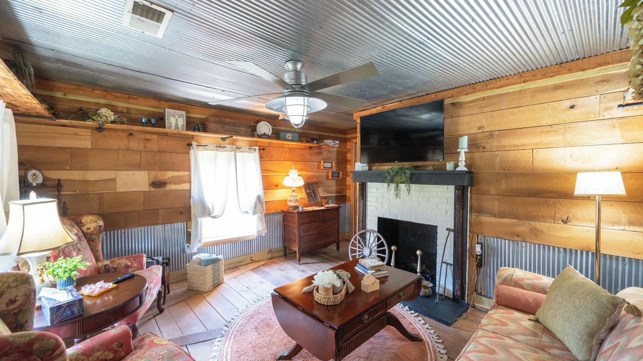 Photo of Livingroom in Lexington