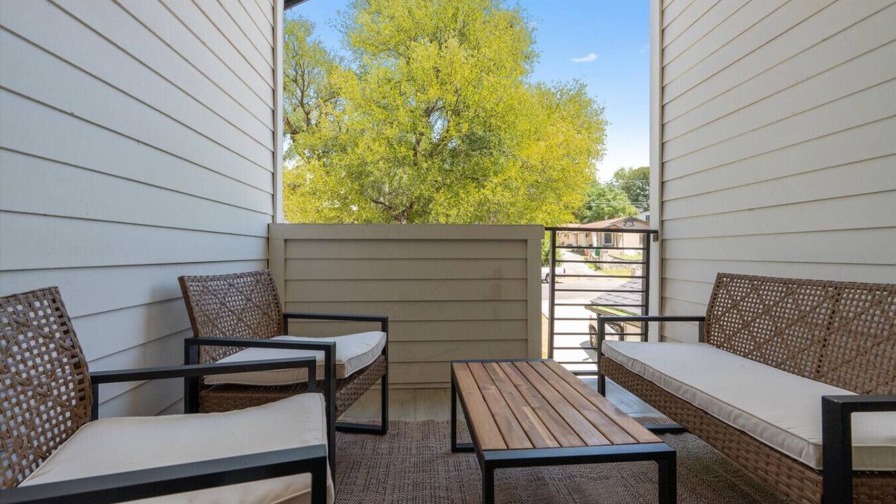 Photo of Patio Balcony in MLK
