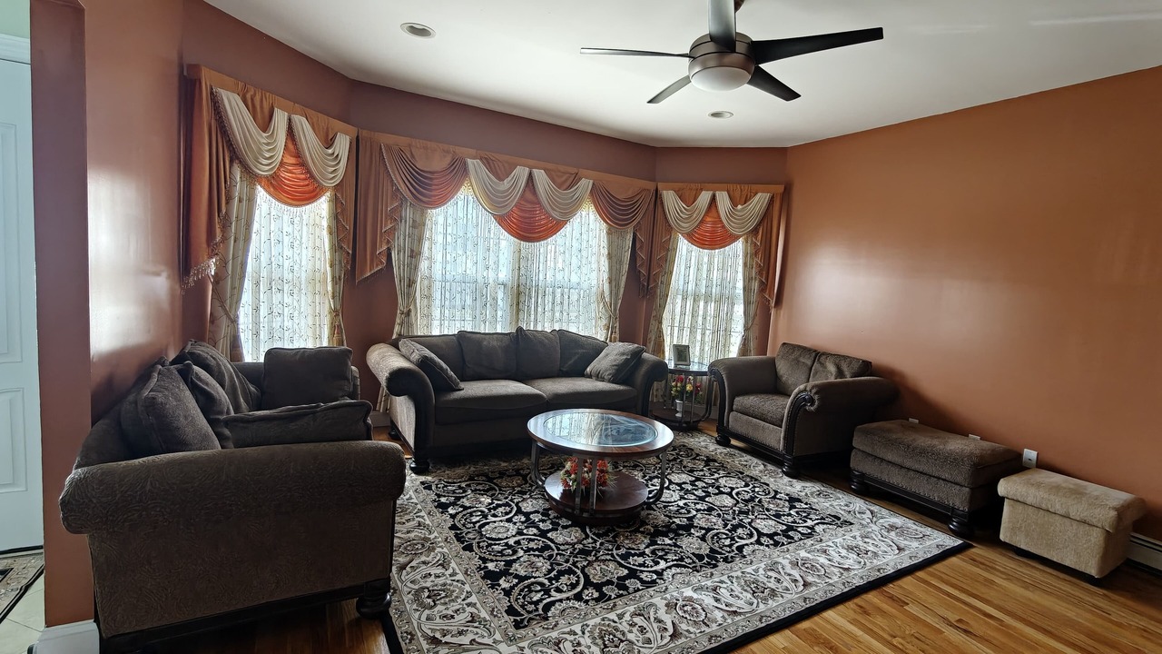 Photo of Livingroom in Hicksville