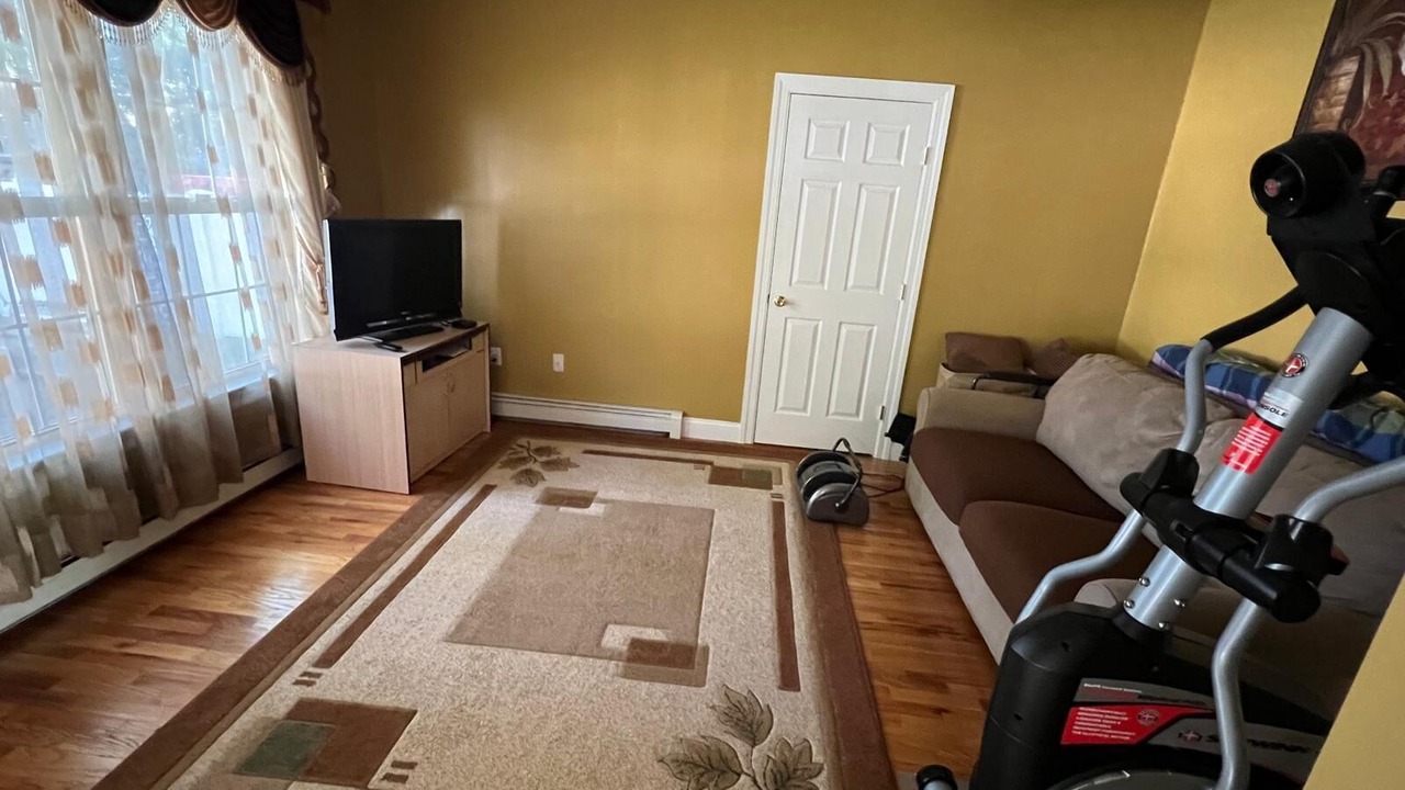 Photo of Livingroom in Hicksville