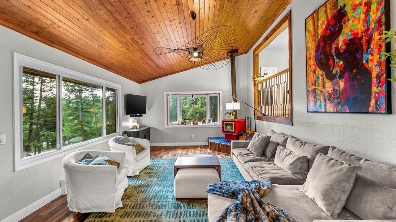 Photo of Livingroom in Hangen Ranch And M and B
