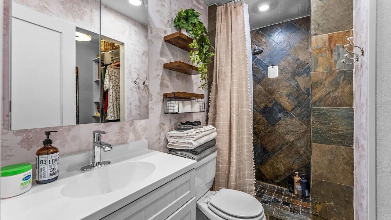 Photo of Bathroom in Hangen Ranch And M and B