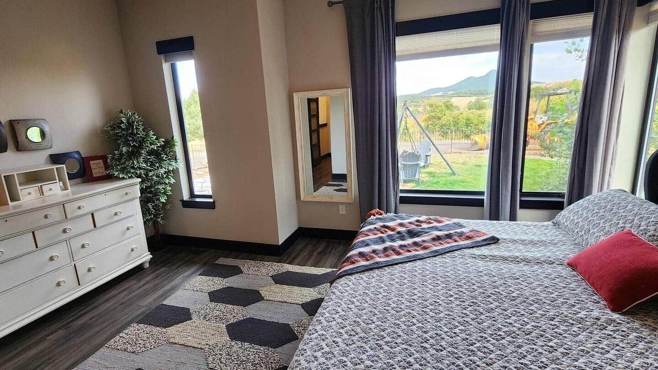 Photo of Bedroom in Larkspur