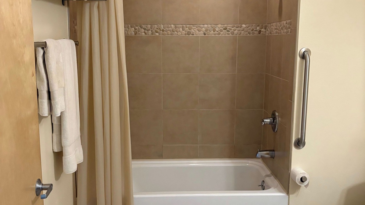 Photo of Bathroom in Dakota Ridge - Northbriar