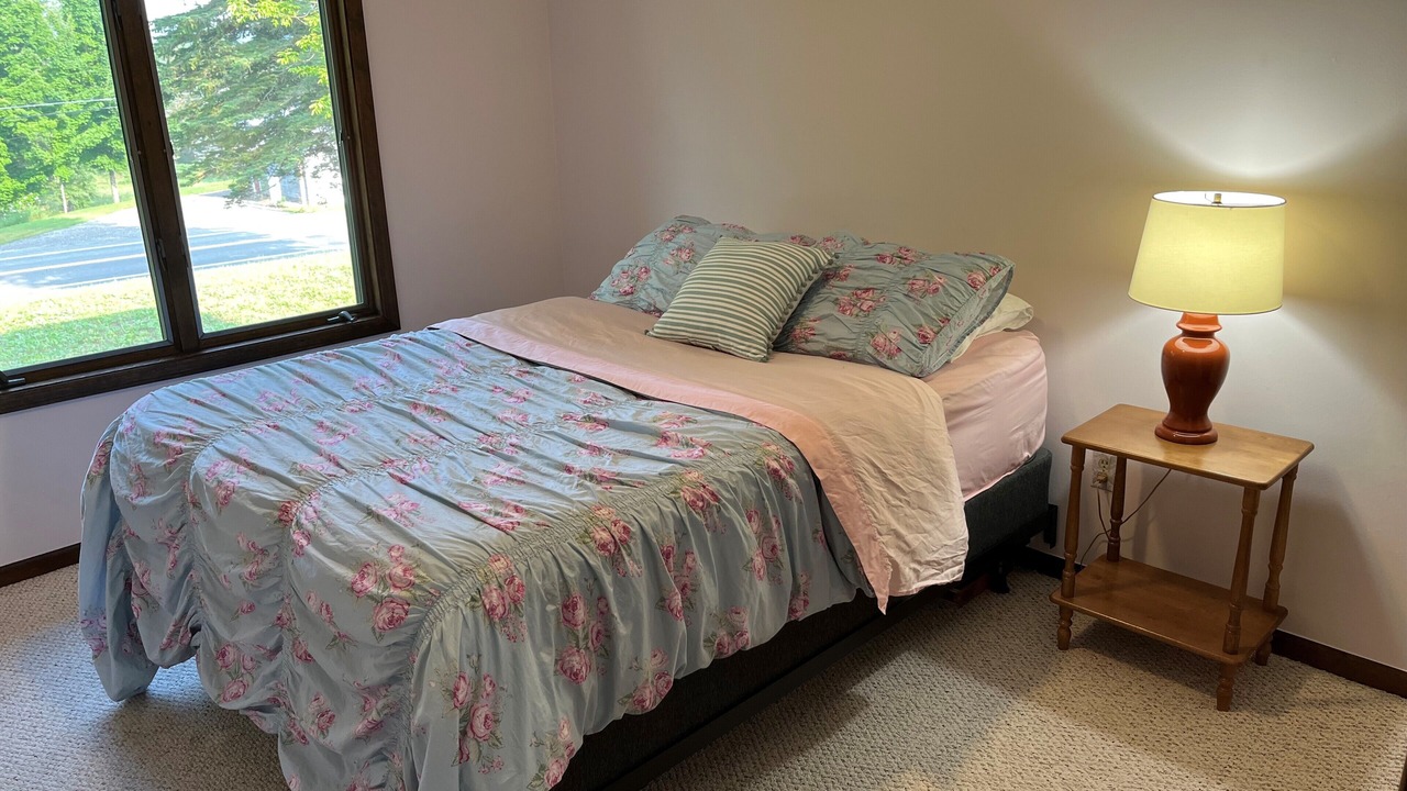Photo of Bedroom in Maple City