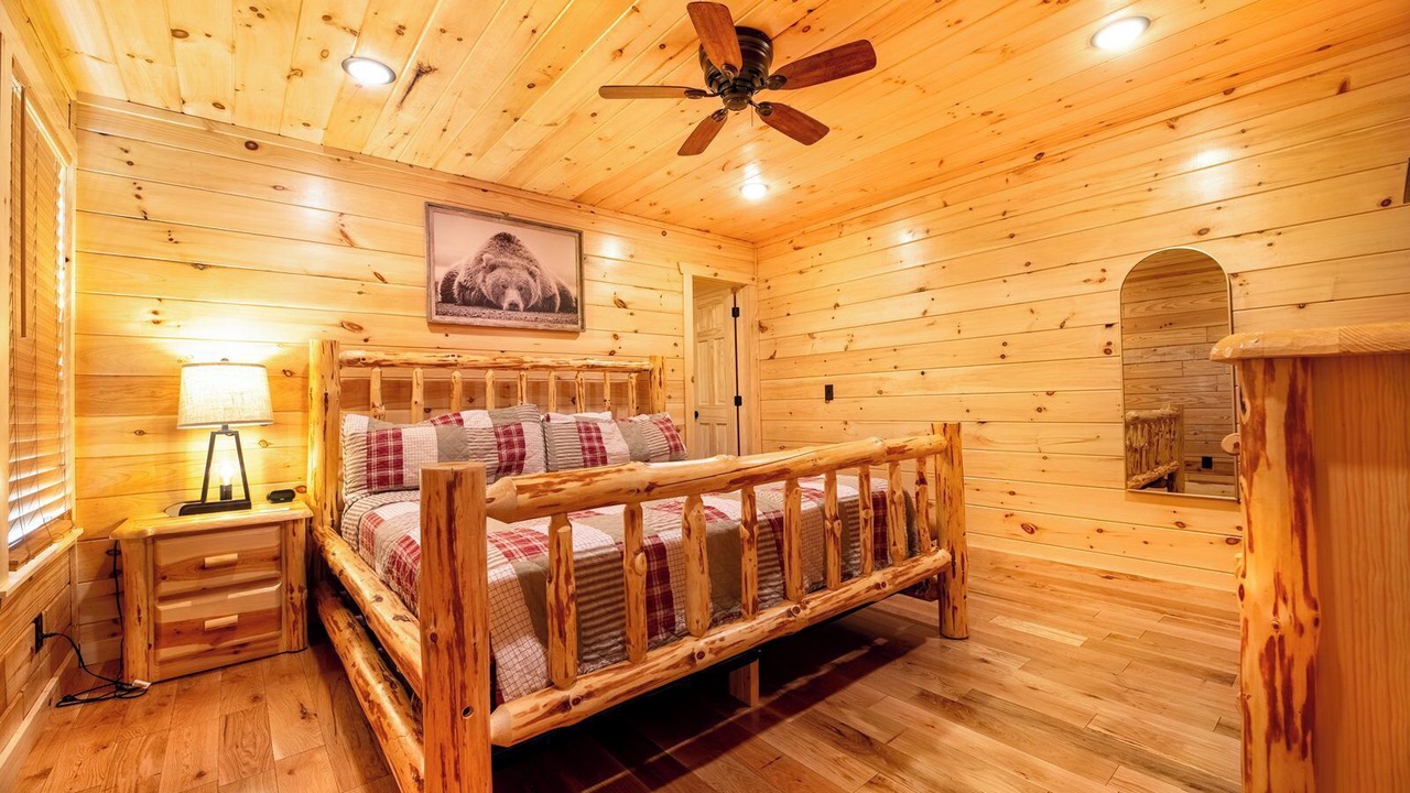 Photo of Bedroom in White Oak Lodge