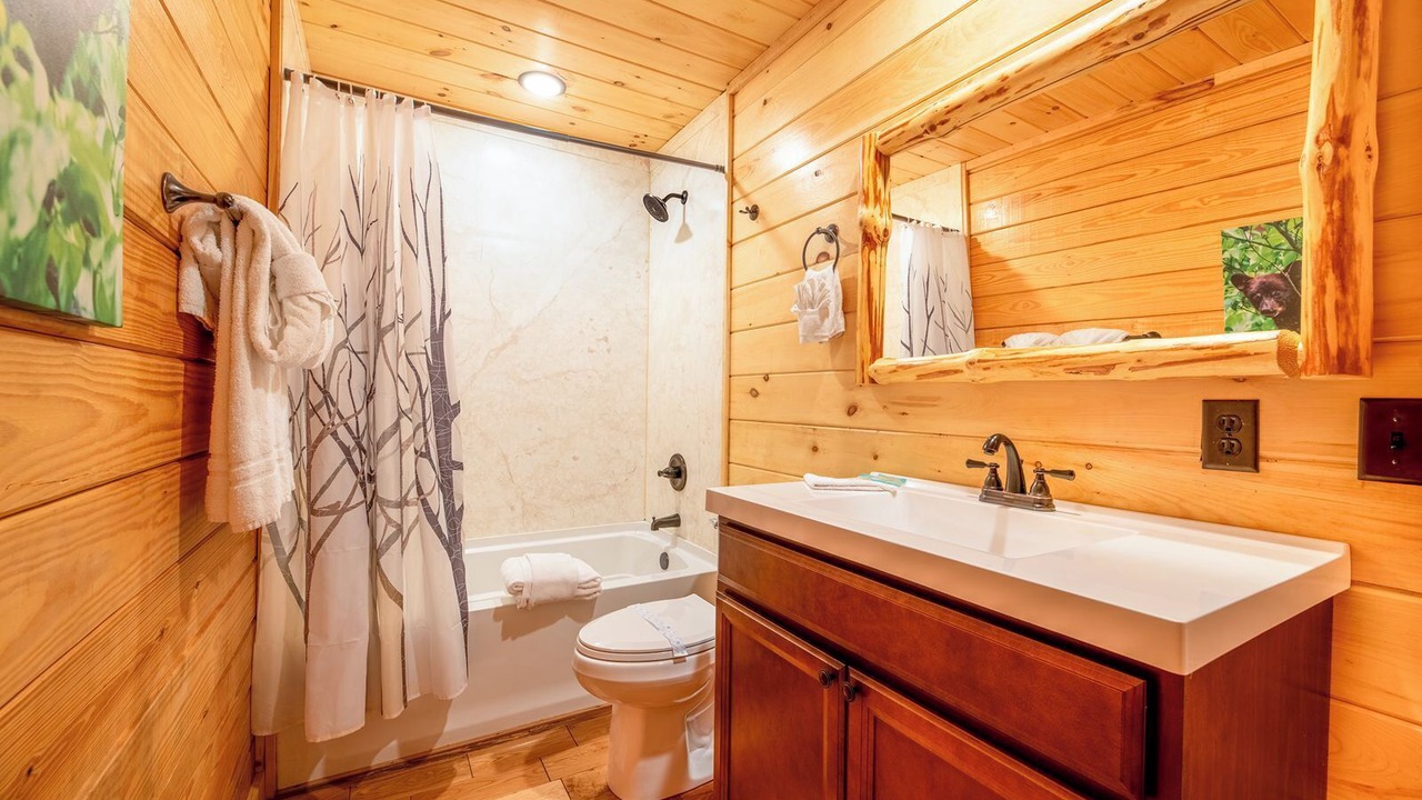 Photo of Bathroom in White Oak Lodge